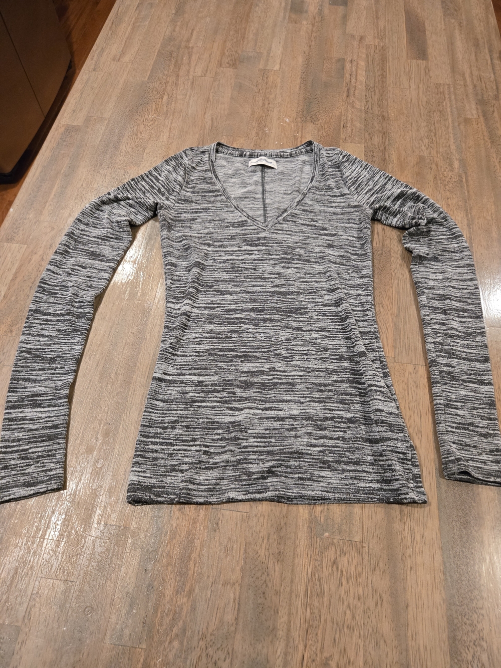 Abercrombie & Fitch Women's Black and White Space-Dye V-Neck Long Sleeve Top